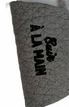 Afbeelding in Gallery-weergave laden, Keychain - Bow