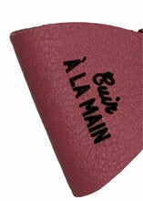 Afbeelding in Gallery-weergave laden, Keychain - Pink